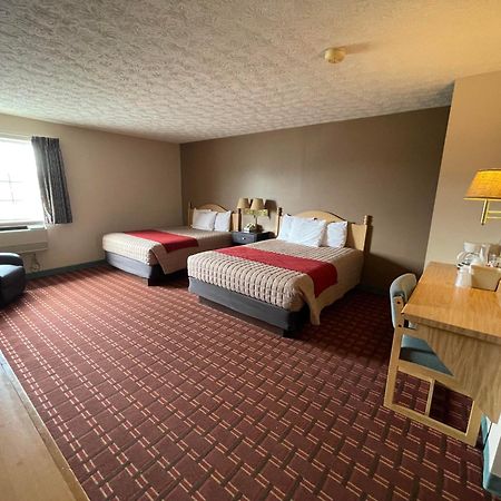 The Woodridge Inn Connersville Esterno foto