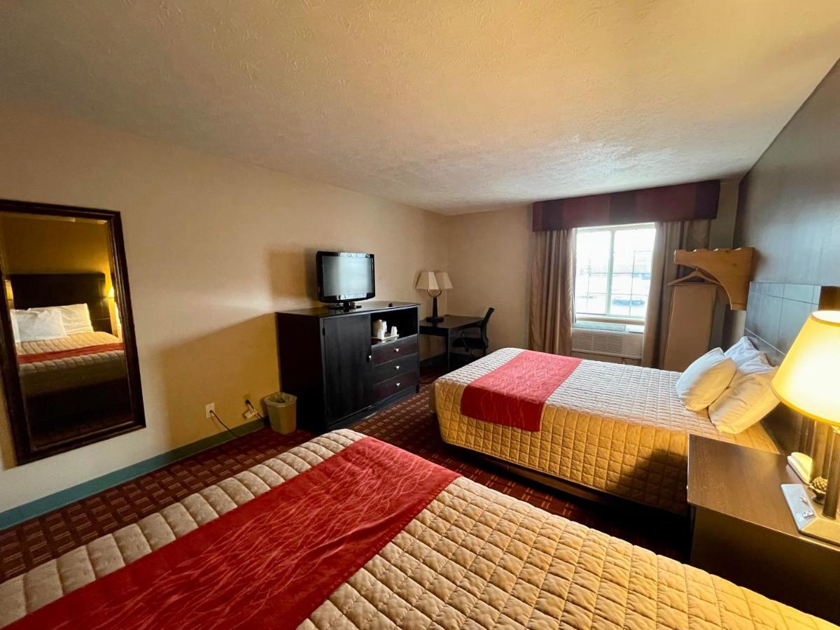 The Woodridge Inn Connersville Esterno foto