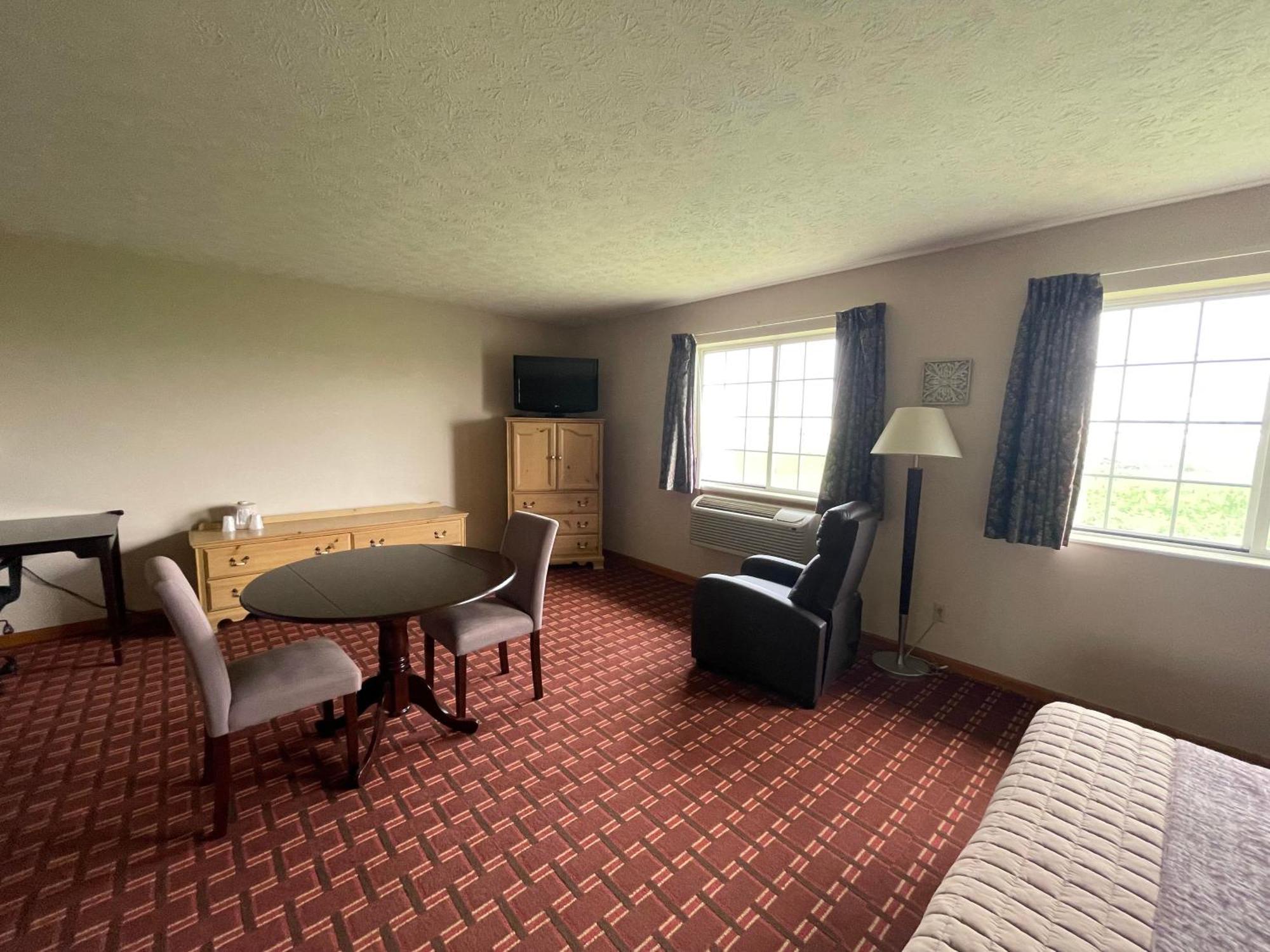 The Woodridge Inn Connersville Esterno foto