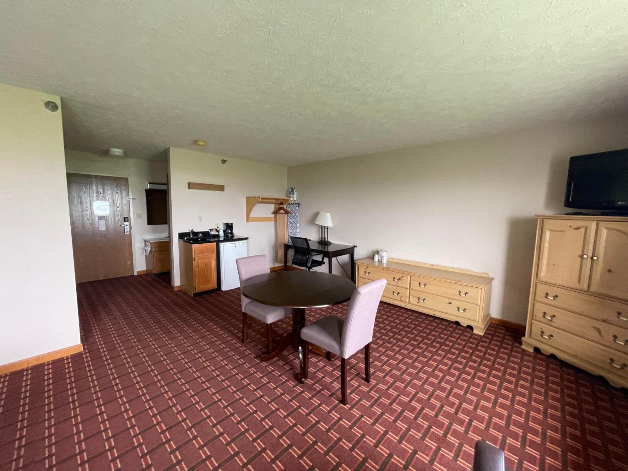 The Woodridge Inn Connersville Esterno foto
