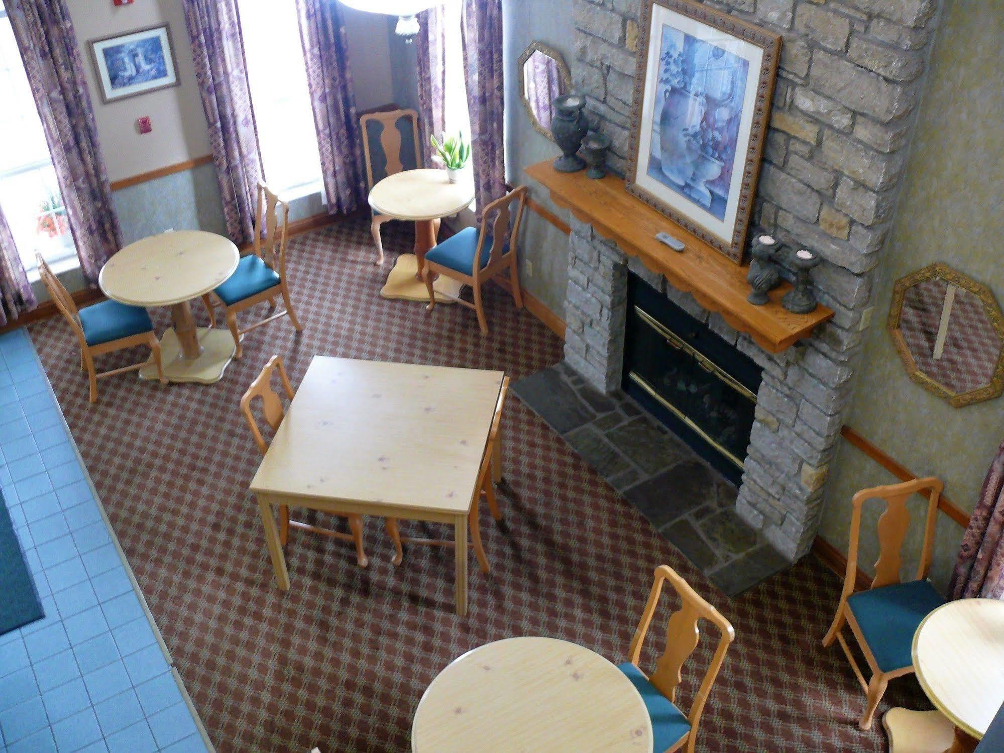 The Woodridge Inn Connersville Esterno foto