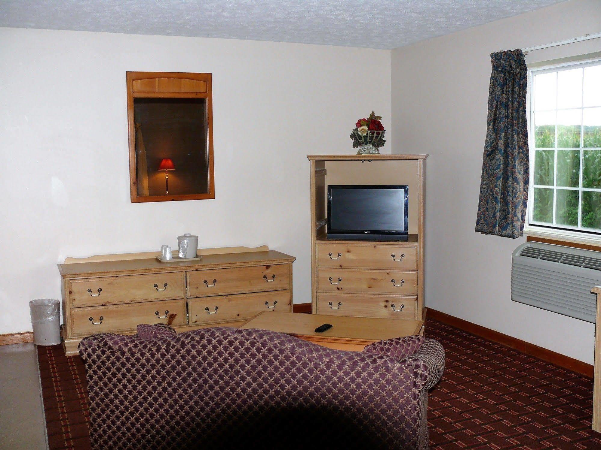 The Woodridge Inn Connersville Esterno foto