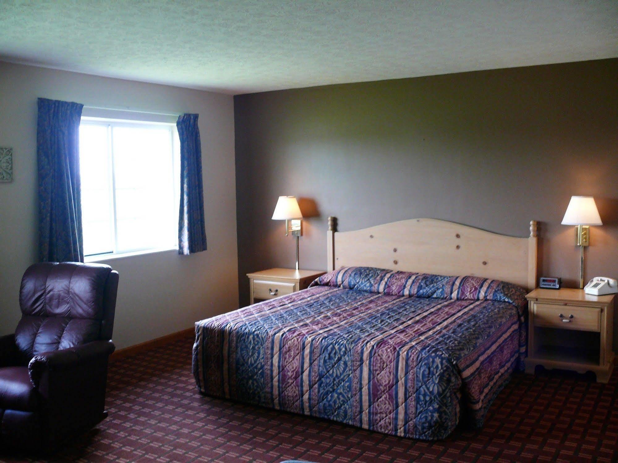 The Woodridge Inn Connersville Esterno foto