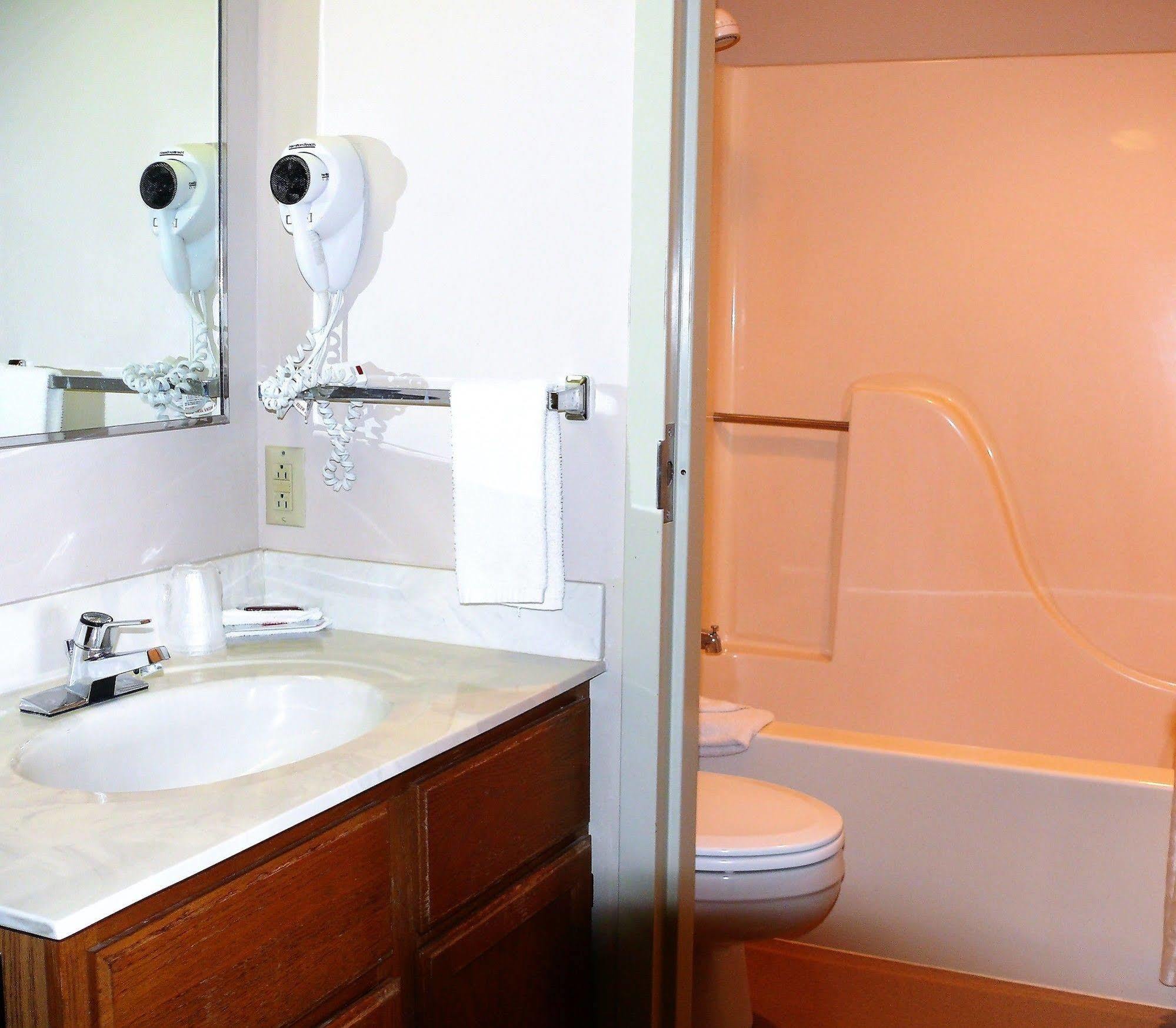 The Woodridge Inn Connersville Esterno foto